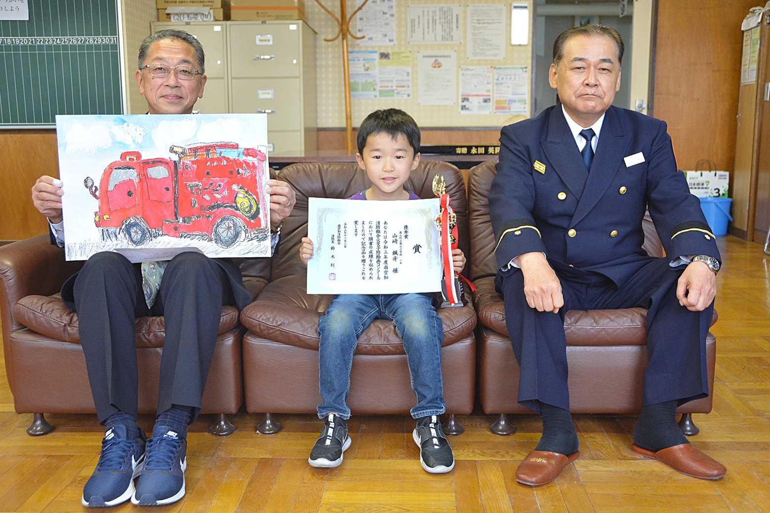 三者三様の消防車＊令和3年度火災予防絵画コンクール表彰式