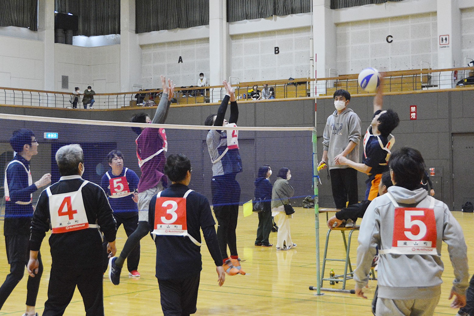 チームワークを勝利の鍵に＊第40回ミニバレーボール大会