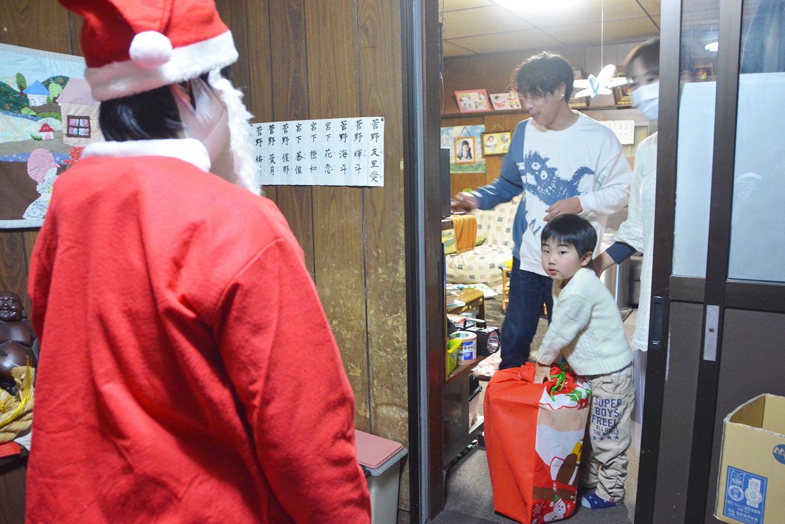 クリスマスイブに家々をまわる＊出前サンタクロース