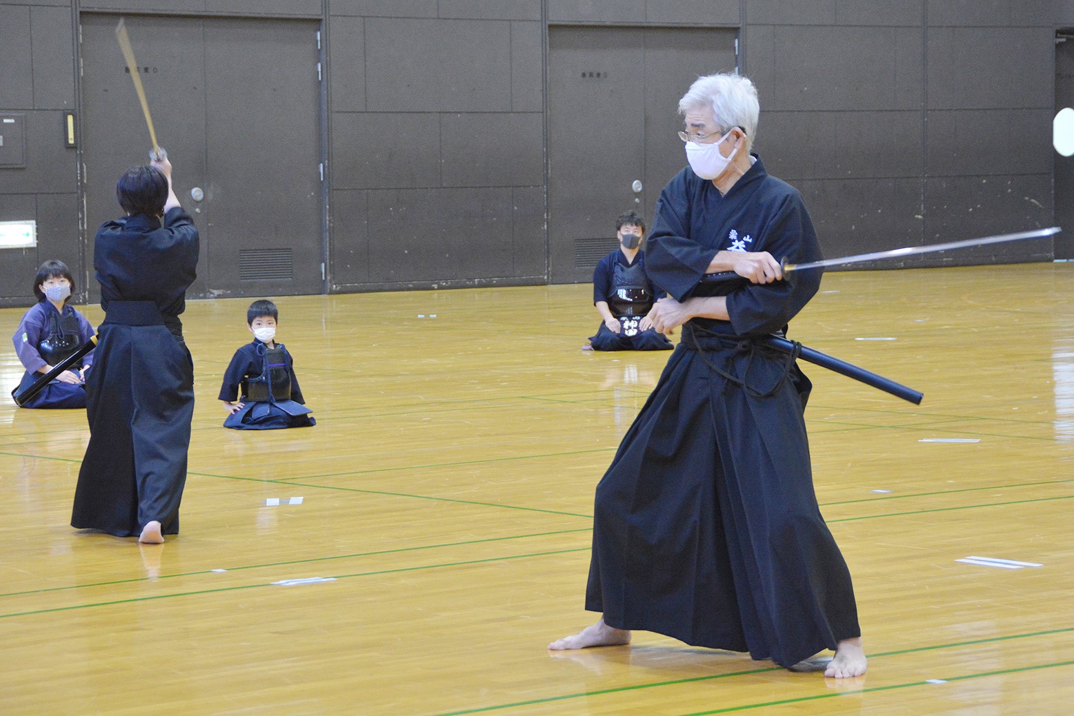 一年間の飛躍と健康を祈願＊栗山剣道連盟と少年団が鏡開き