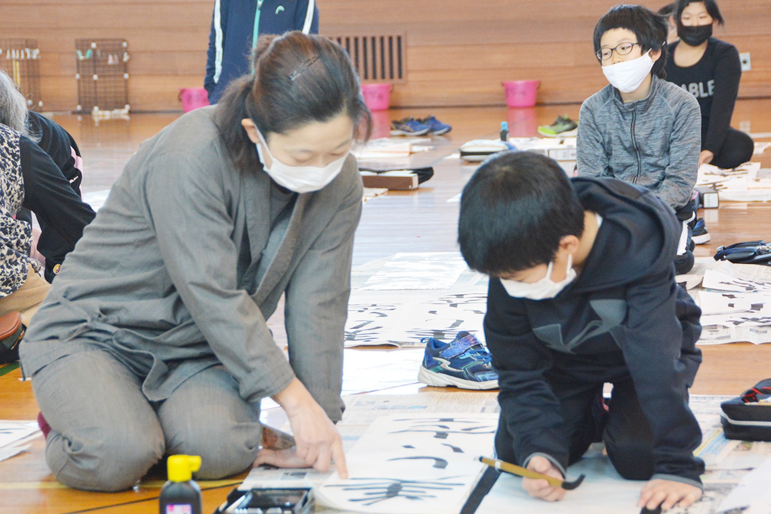 美しい字を目指して＊継立小学校で全校書き初め大会