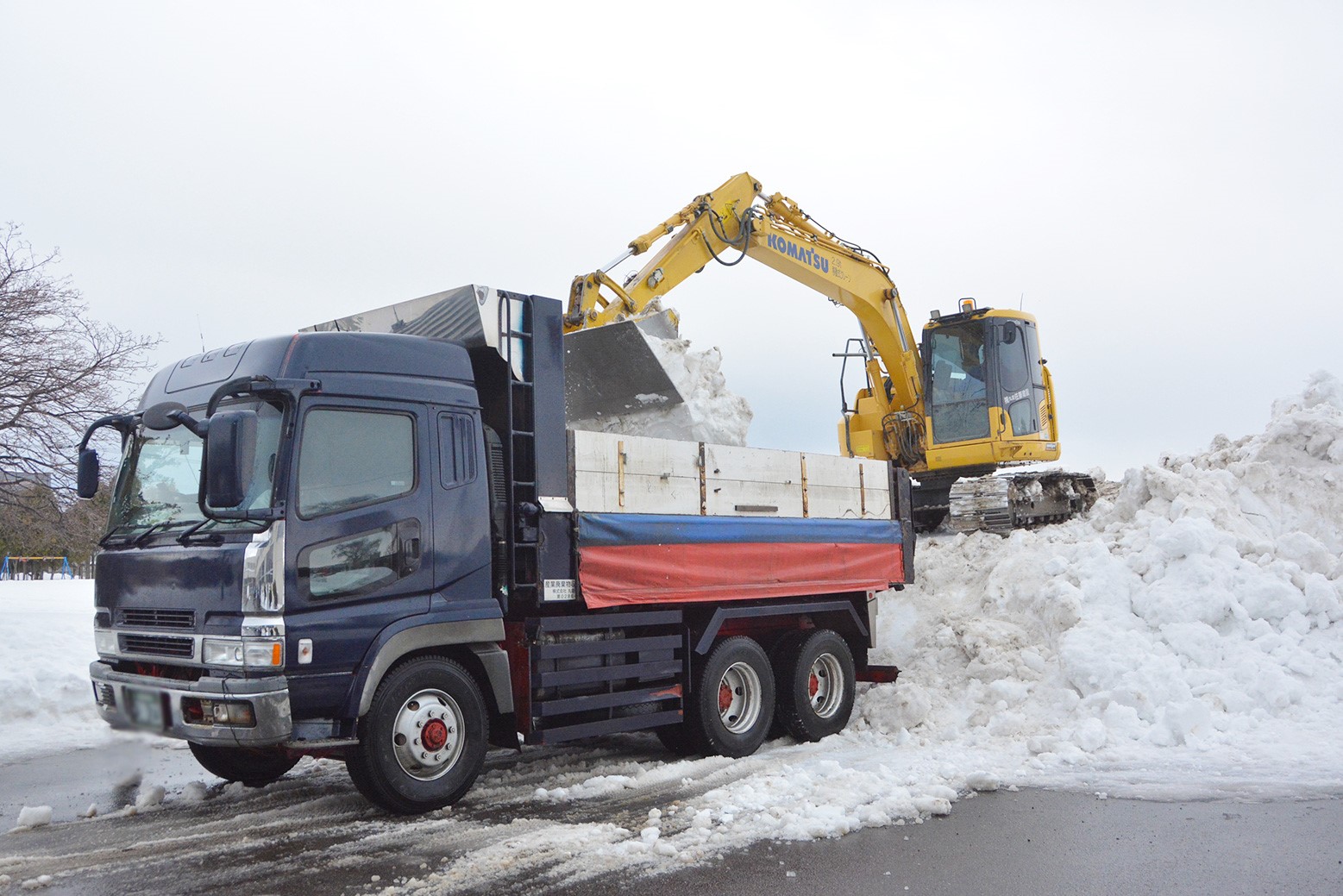 マスク寄贈と除雪作業を実施＊丸庭佐藤建設が奉仕活動