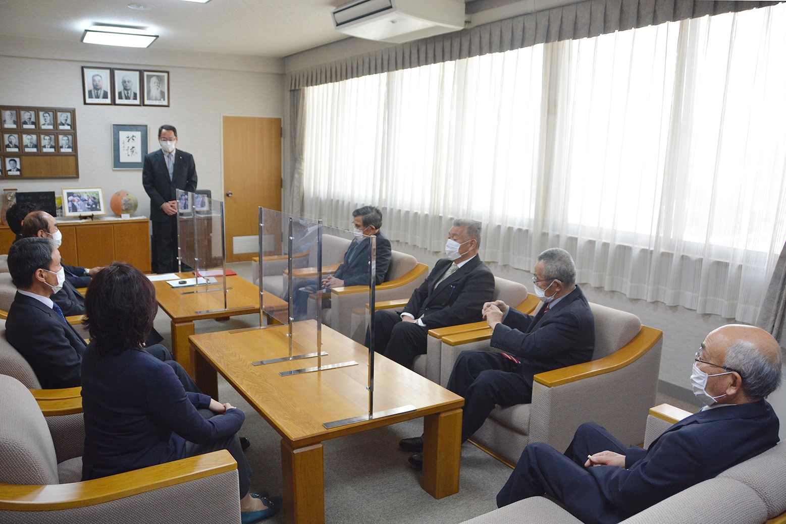 町政課題の解決に全力を＊佐々木学町長が再選後初登庁