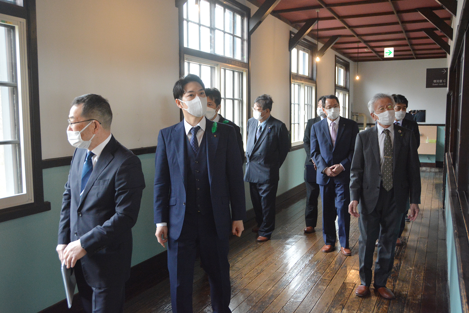 廃校活用の歴史を知る＊鈴木知事が雨煙別小学校を視察