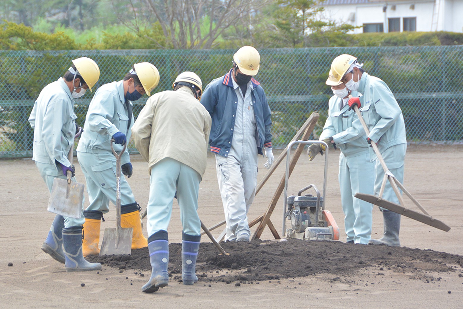 きれいなグラウンドに整備＊井沢建設株式会社