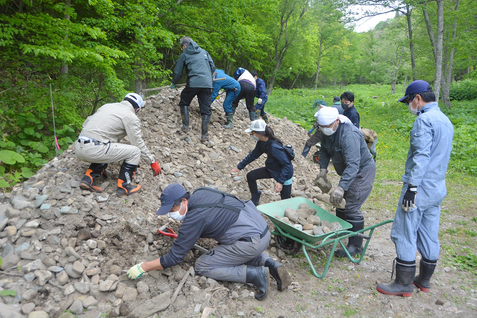 木と石による河川整備＊ハサンベツ里山で町民工事