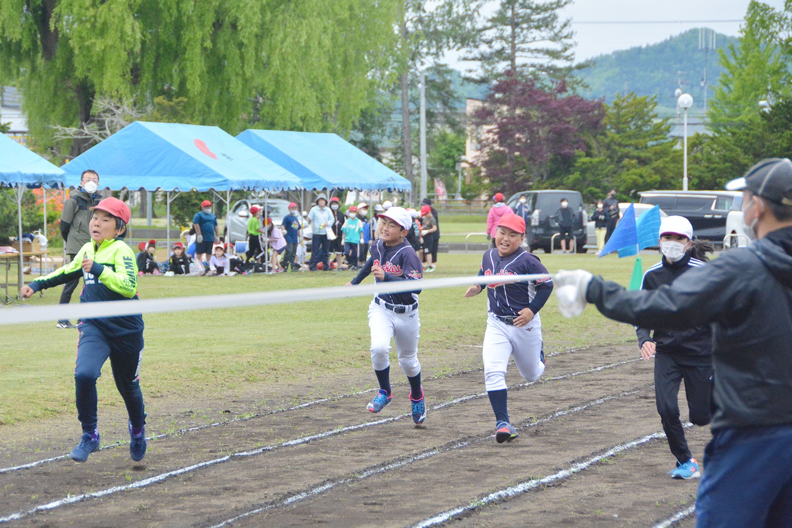 競争も楽しげに＊角田小学校運動会