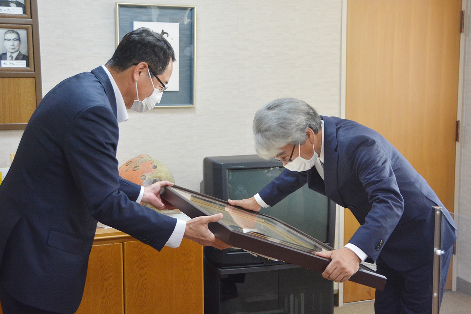 瑞宝双光章と瑞宝単光章を受章＊富澤龍男さんと早苗雄二さん