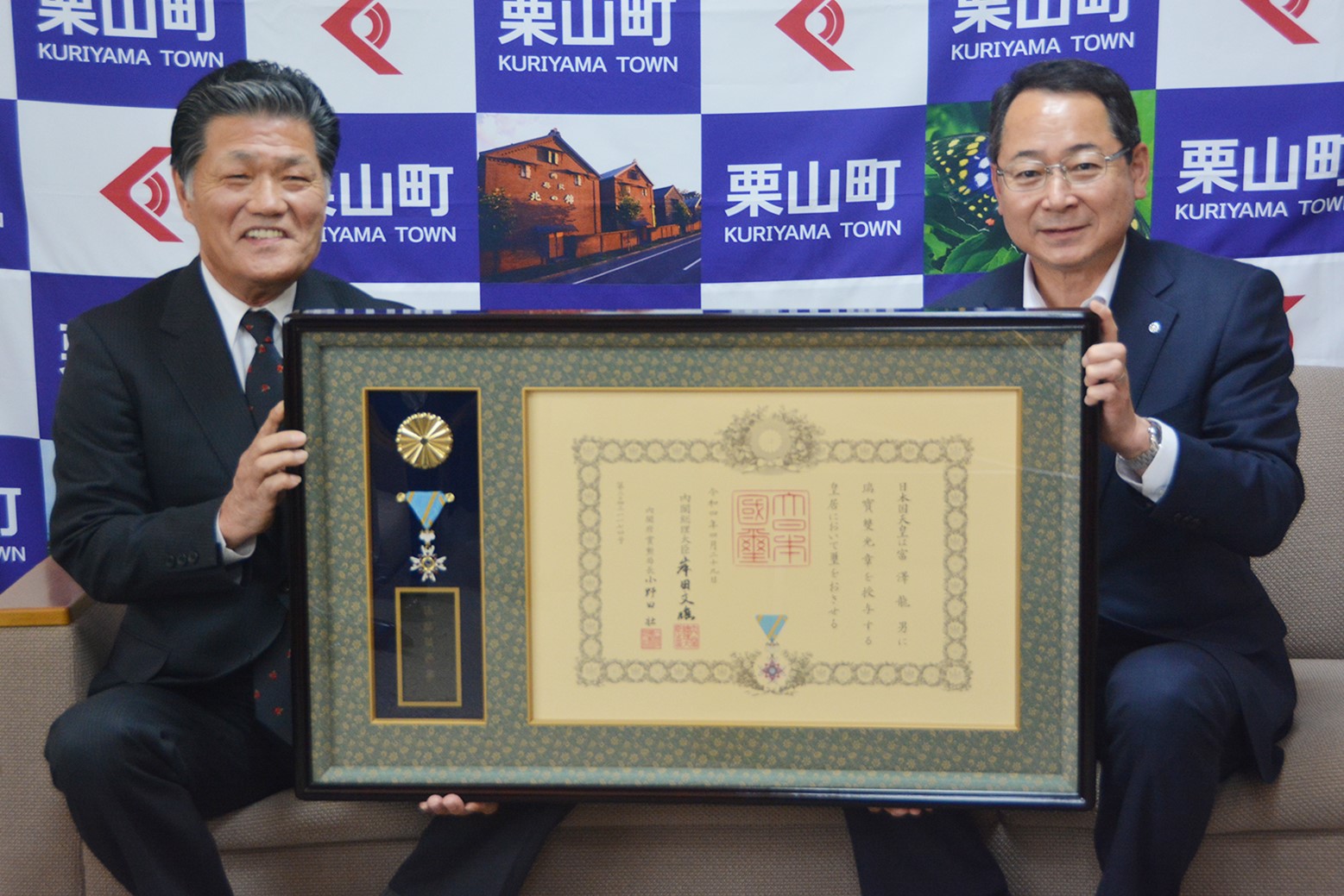 瑞宝双光章と瑞宝単光章を受章＊富澤龍男さんと早苗雄二さん