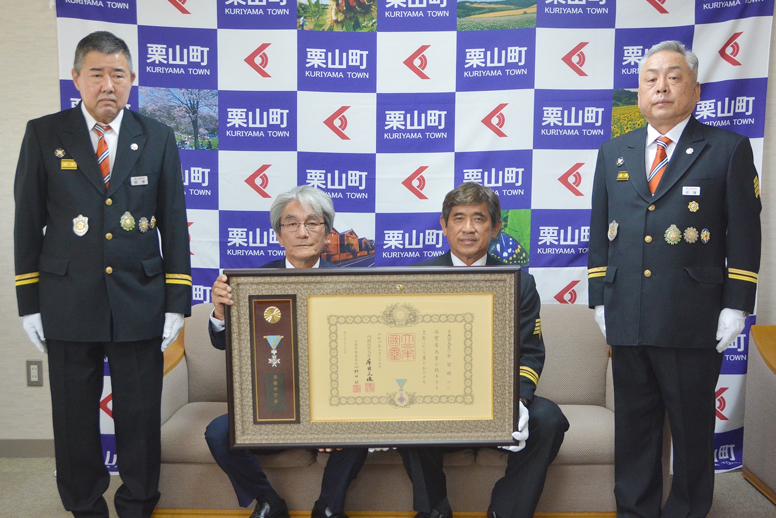 瑞宝双光章と瑞宝単光章を受章＊富澤龍男さんと早苗雄二さん