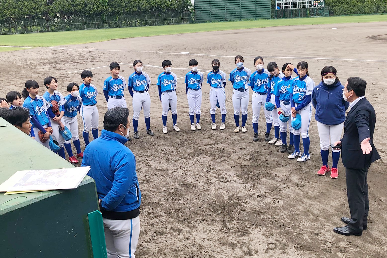 全道女子軟式野球大会で、栗山高校女子硬式野球同好会をPR