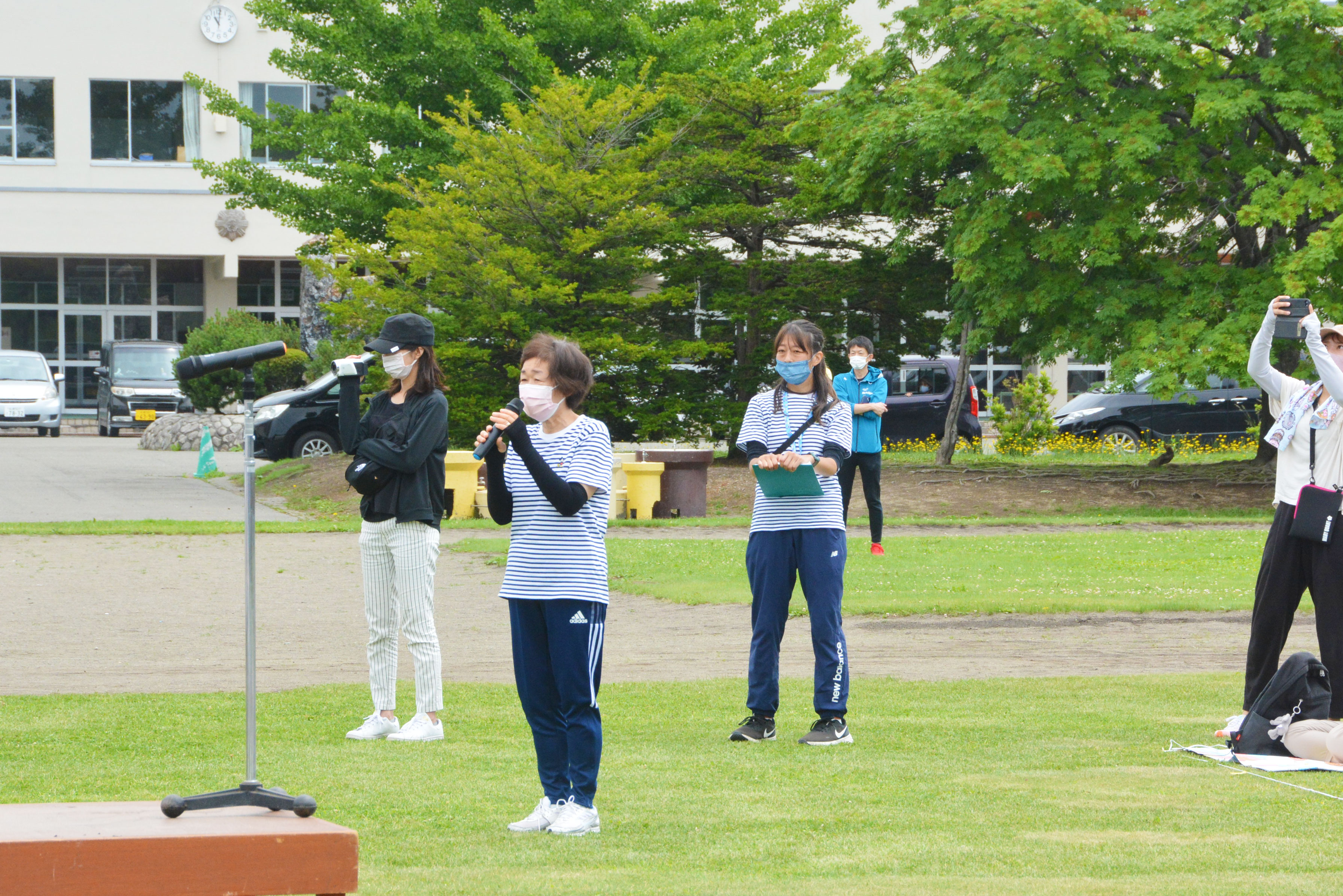 ②