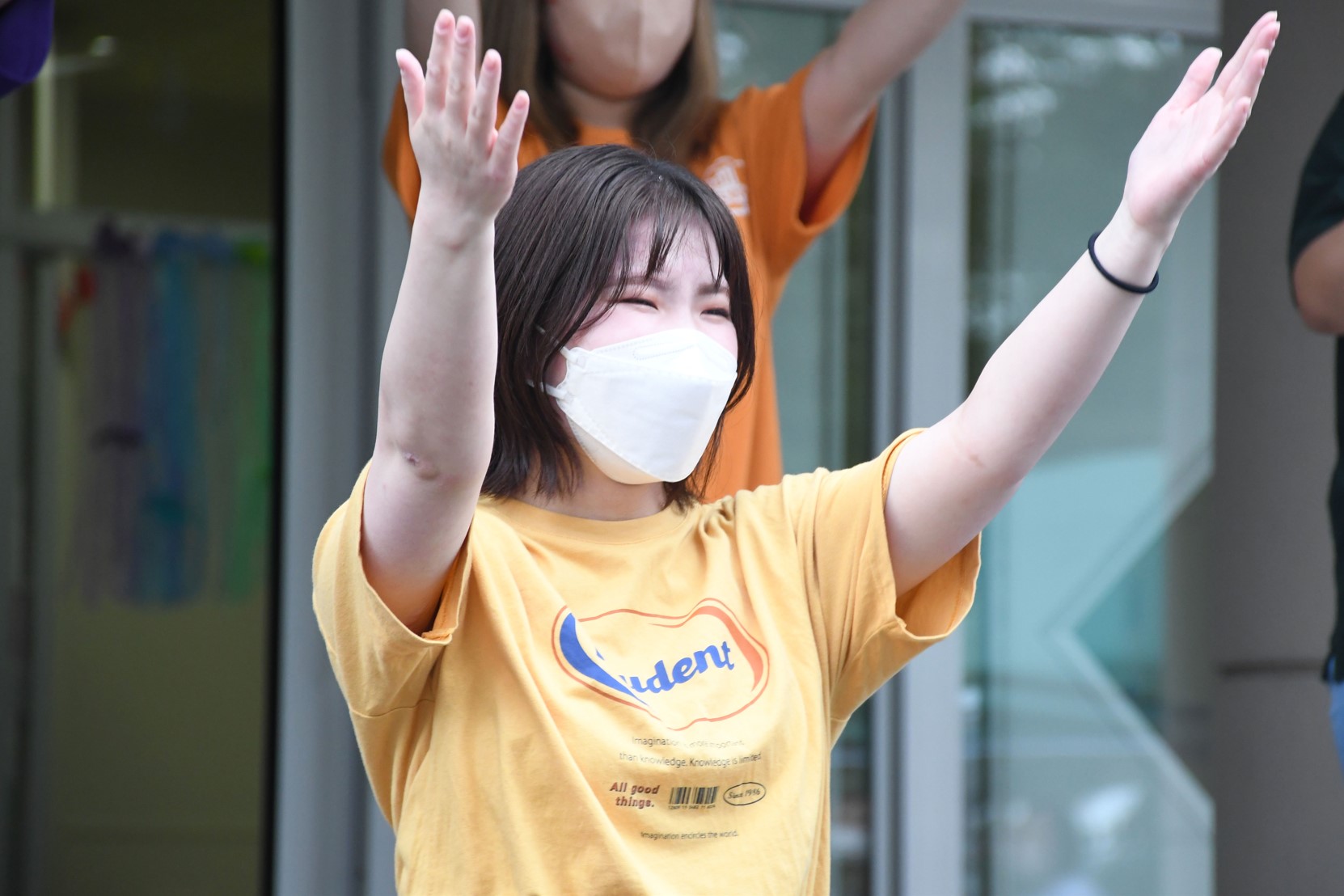 １