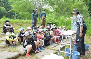 水中の生きものを知る＊継立小学校1・2年生ネイチャーハイク