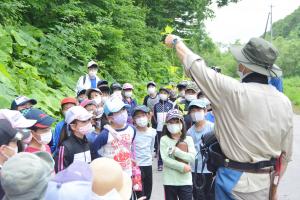 さまざまな生きものを観察＊角田小学校1～4年生ネイチャーハイク